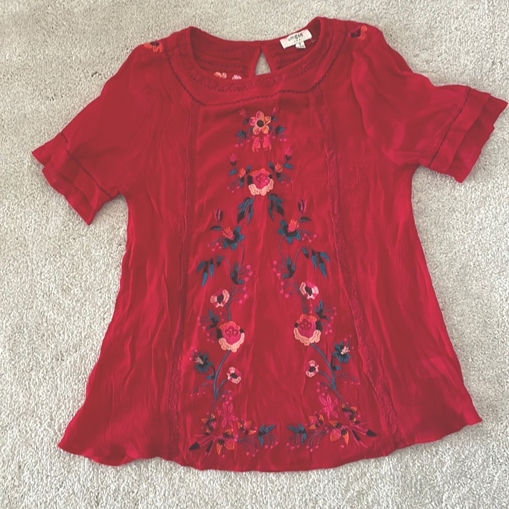 Red Umgee floral top. Size small. Perfect for spring and summer!